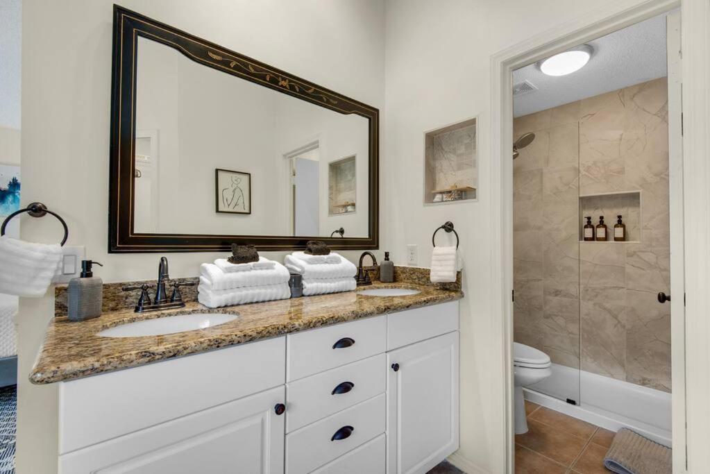 Hébergement de vacances Private Oasis, Pool, Downtown Pns & 3br-2,5bt Pensacola