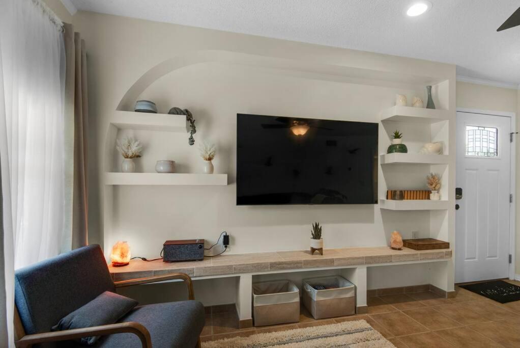 Private Oasis, Pool, Downtown Pns & 3br-2,5bt *