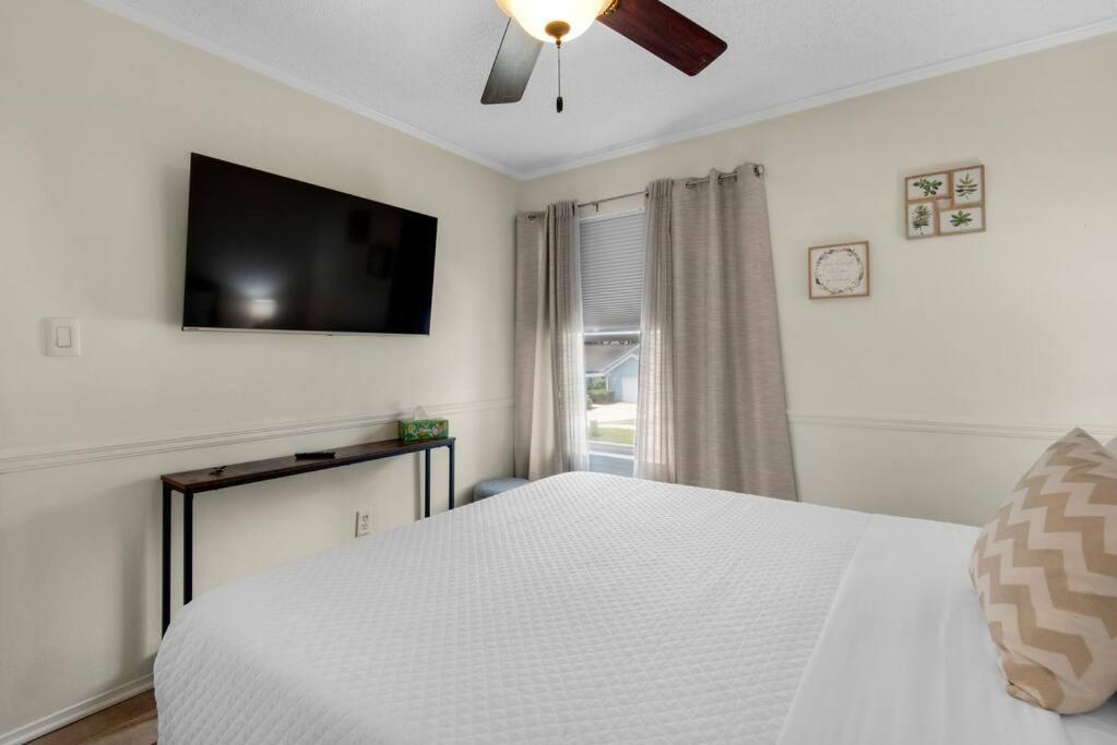 Hébergement de vacances Private Oasis, Pool, Downtown Pns & 3br-2,5bt Pensacola
